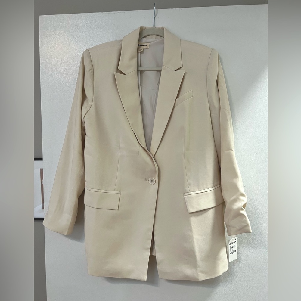 NEW WITH TAGS: Nordstrom Open Edit oversized blazer with shoulder pads.